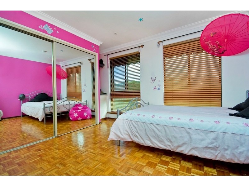 16 Pembury Crescent, Ferndale WA 6148