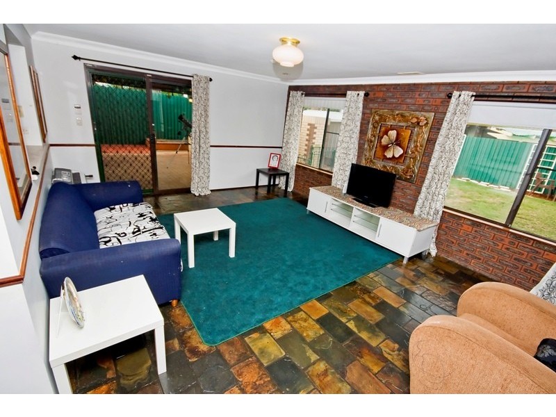 16 Pembury Crescent, Ferndale WA 6148