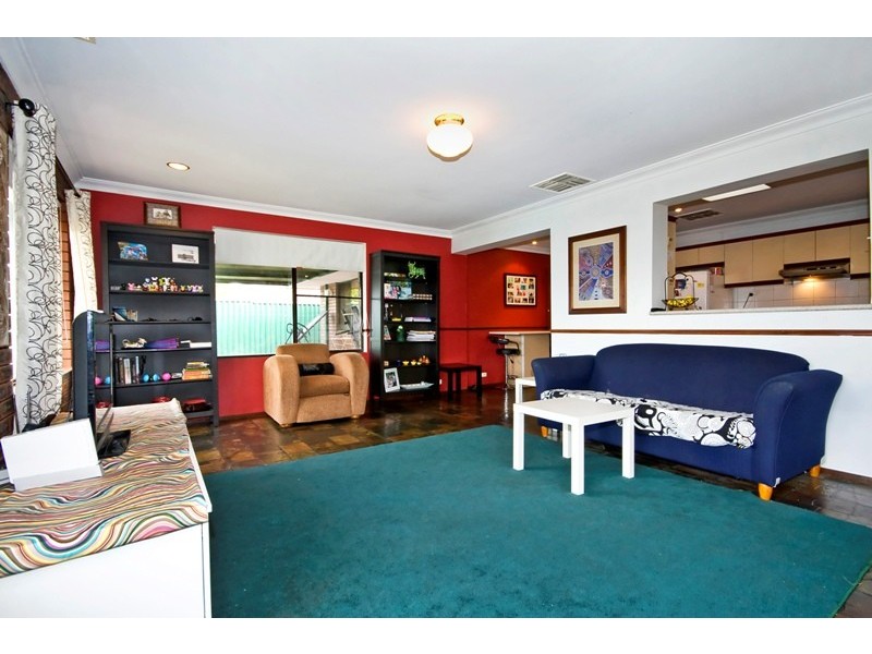 16 Pembury Crescent, Ferndale WA 6148