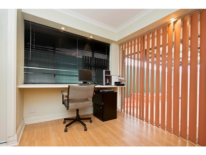 16 Pembury Crescent, Ferndale WA 6148