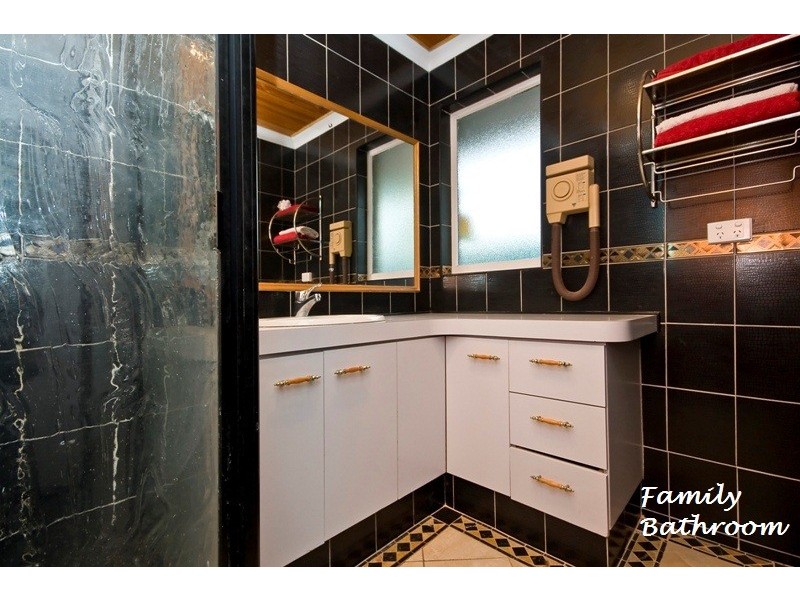 16 Pembury Crescent, Ferndale WA 6148