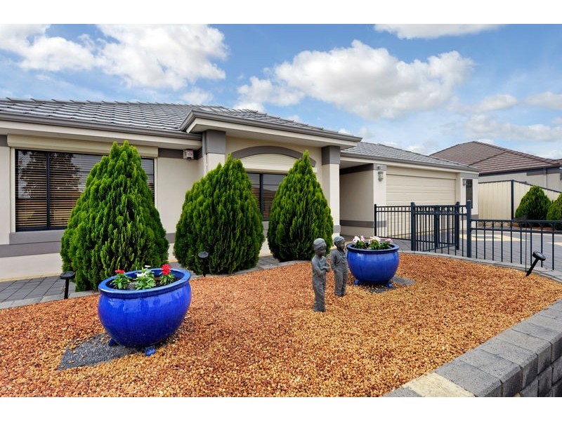 33 Macquarie Boulevard, Hammond Park WA 6164