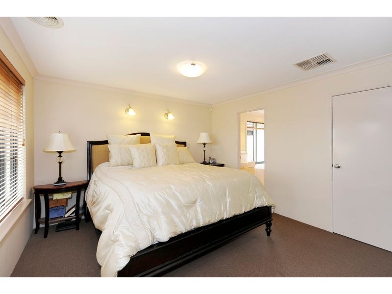 33 Macquarie Boulevard, Hammond Park WA 6164