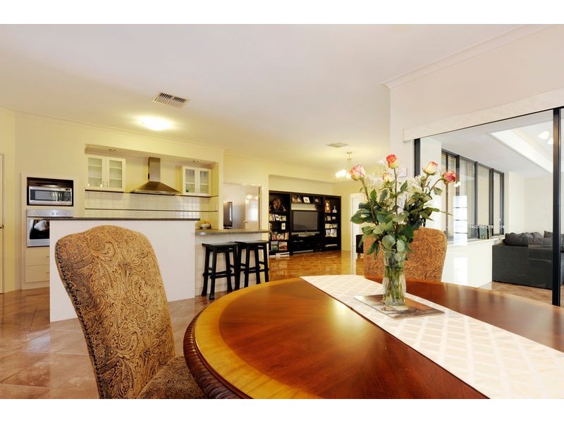 33 Macquarie Boulevard, Hammond Park WA 6164