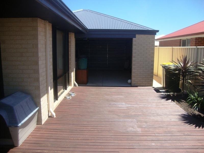 30 Albina Chase, Lakelands WA 6180