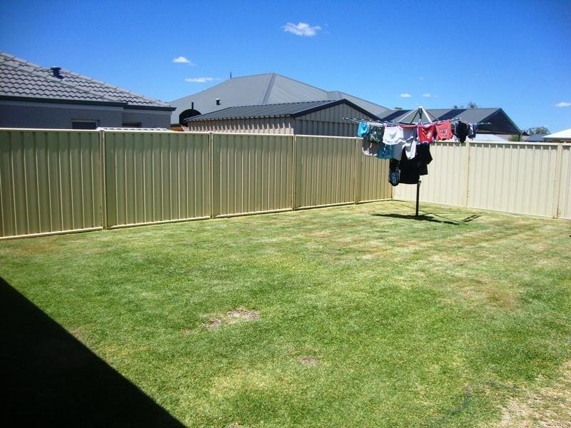 30 Albina Chase, Lakelands WA 6180