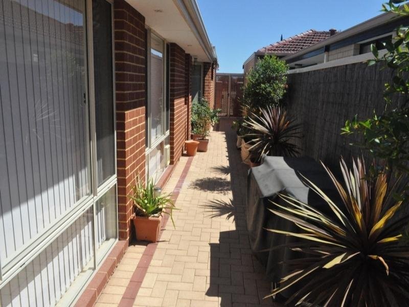 8 Verin Lane, Port Kennedy WA 6172