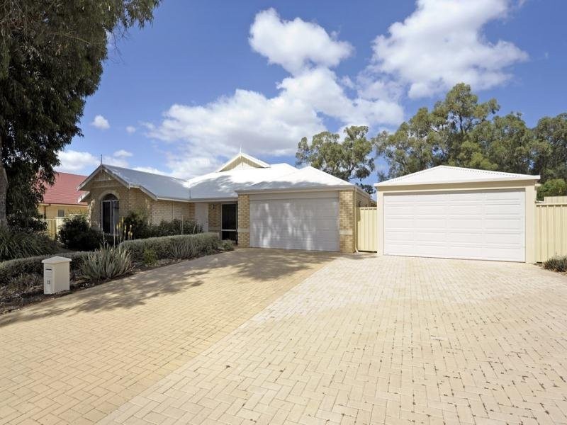 12 Bookara View, Lakelands WA 6180