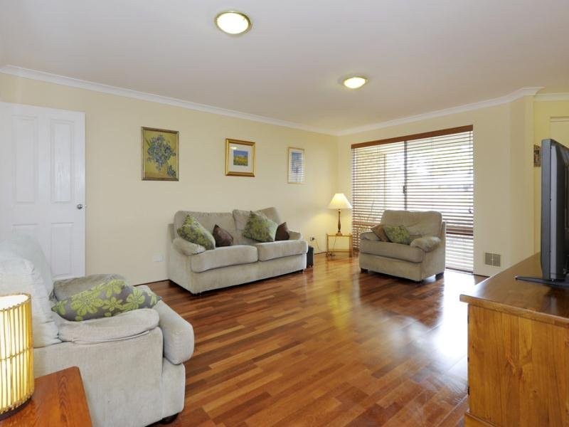 12 Bookara View, Lakelands WA 6180