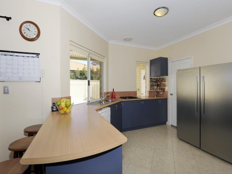 12 Bookara View, Lakelands WA 6180
