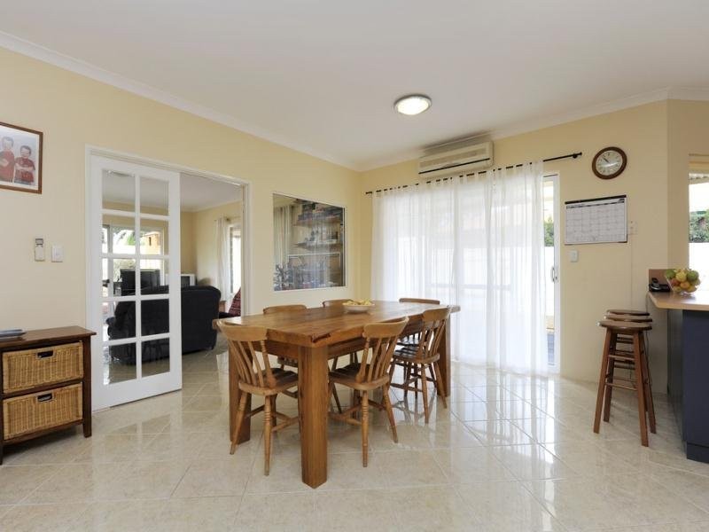 12 Bookara View, Lakelands WA 6180