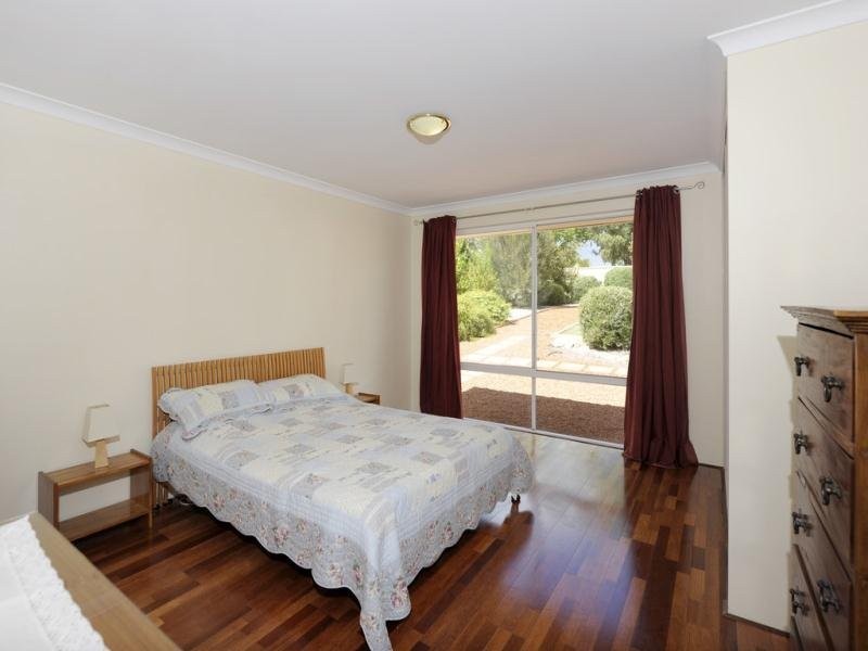 12 Bookara View, Lakelands WA 6180