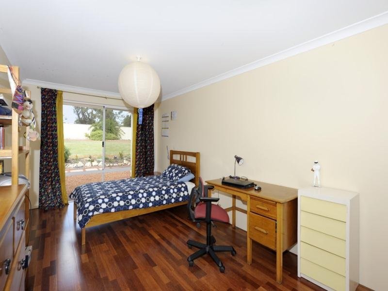 12 Bookara View, Lakelands WA 6180