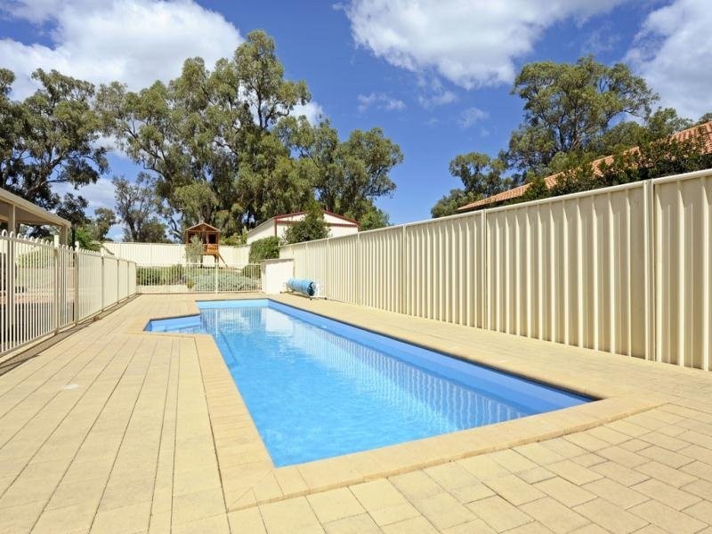 12 Bookara View, Lakelands WA 6180