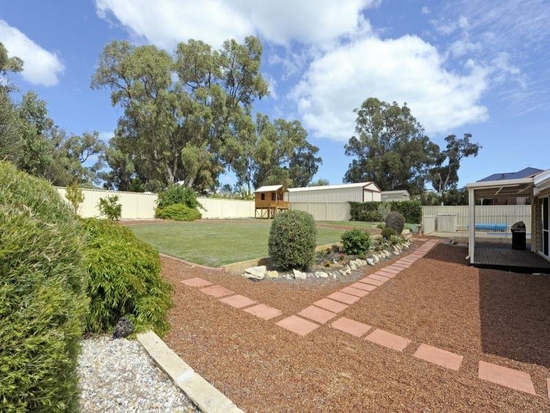 12 Bookara View, Lakelands WA 6180