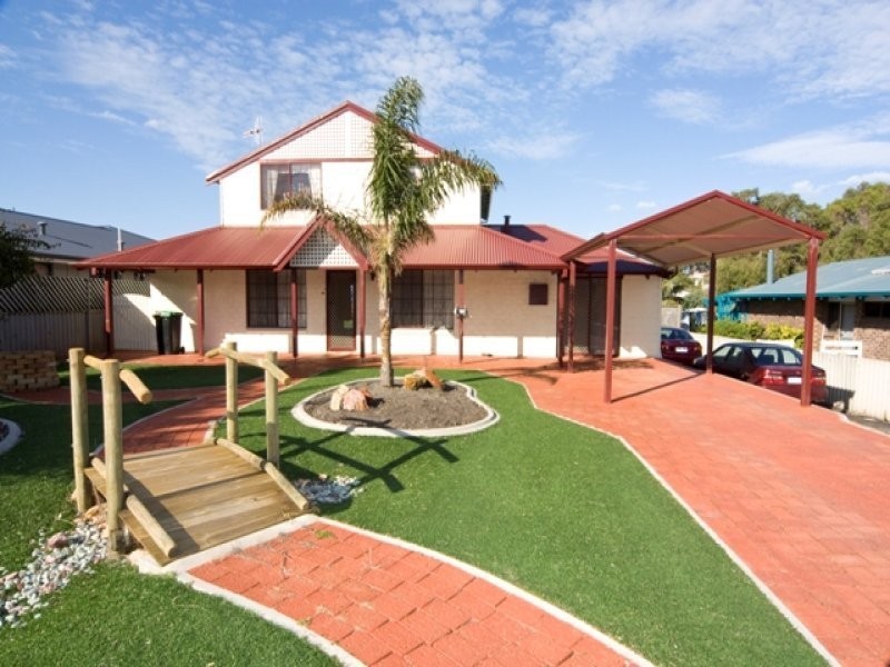 181 Bay View Drive, Little Grove WA 6330