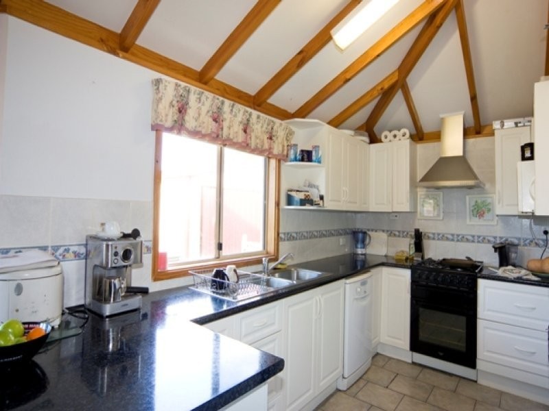 181 Bay View Drive, Little Grove WA 6330