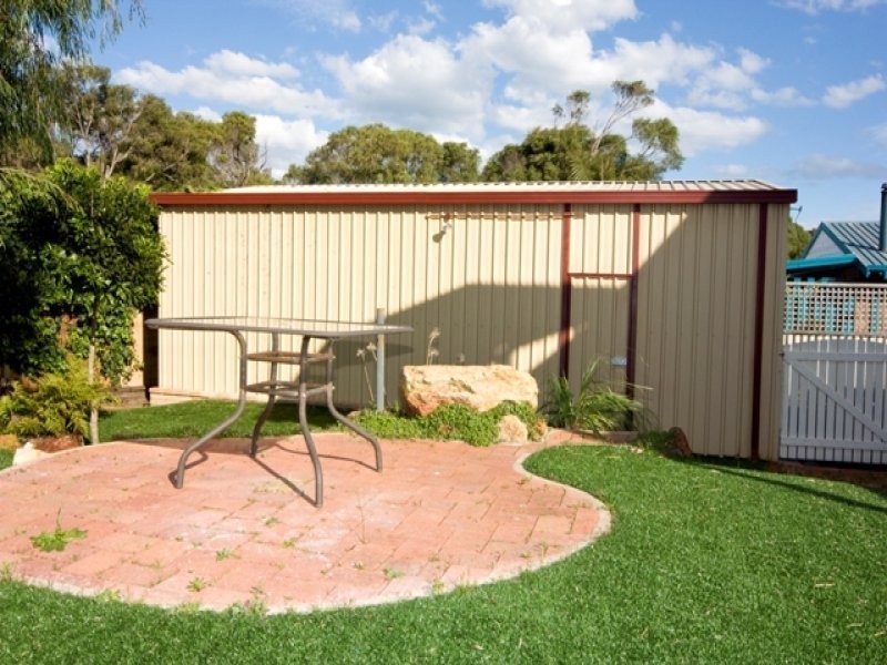 181 Bay View Drive, Little Grove WA 6330