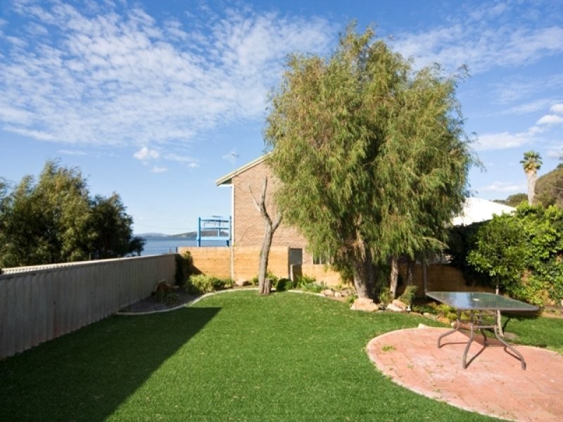 181 Bay View Drive, Little Grove WA 6330