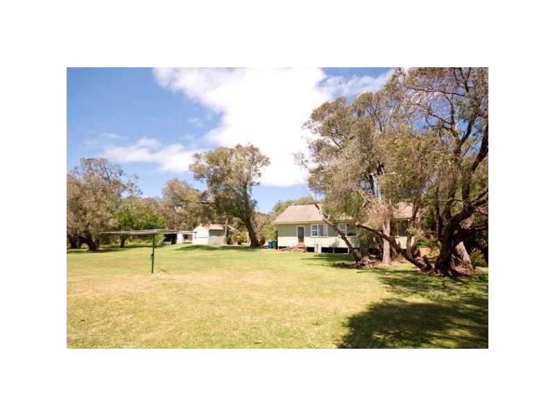 321 Emu Point Drive, Collingwood Park WA 6330
