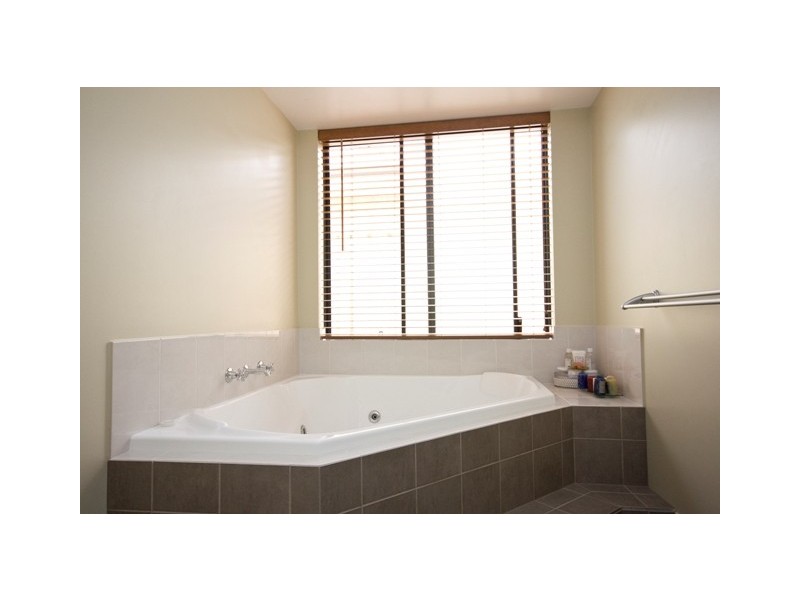 4 Orion Avenue, Mckail WA 6330