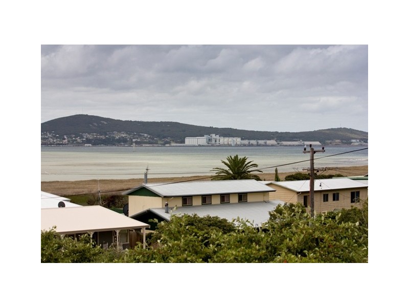 100 Bayview Drive, Little Grove WA 6330