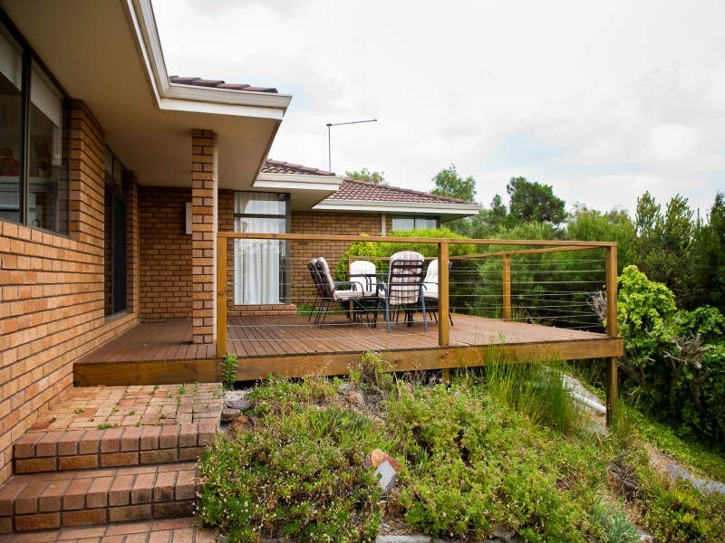 100 Bayview Drive, Little Grove WA 6330