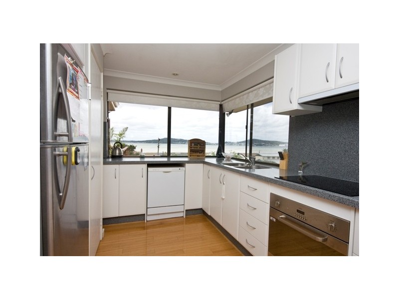 100 Bayview Drive, Little Grove WA 6330