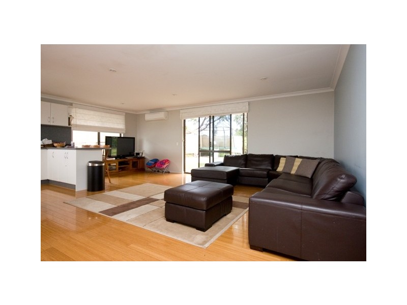 100 Bayview Drive, Little Grove WA 6330