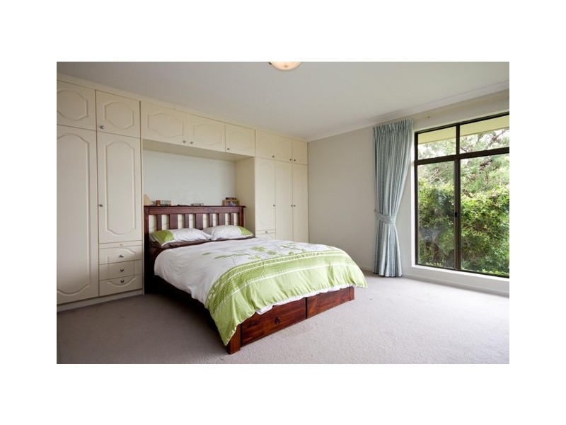 100 Bayview Drive, Little Grove WA 6330