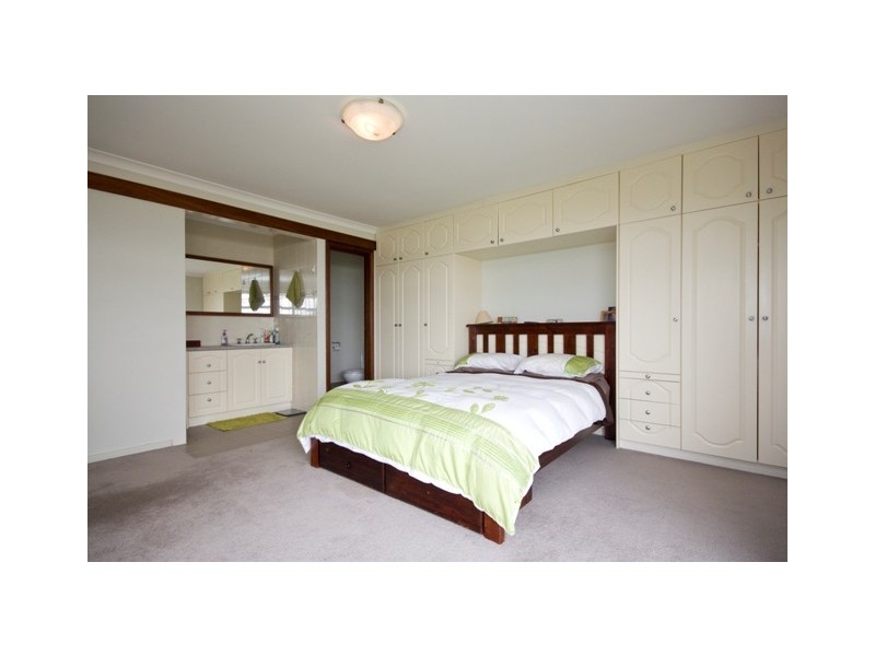 100 Bayview Drive, Little Grove WA 6330