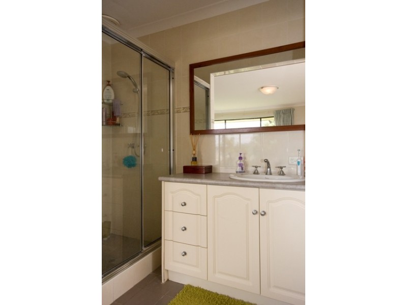 100 Bayview Drive, Little Grove WA 6330