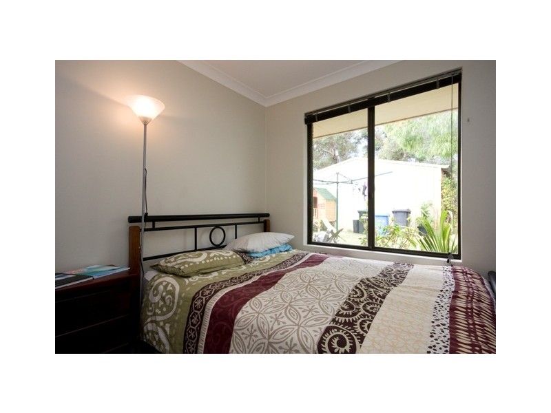 100 Bayview Drive, Little Grove WA 6330