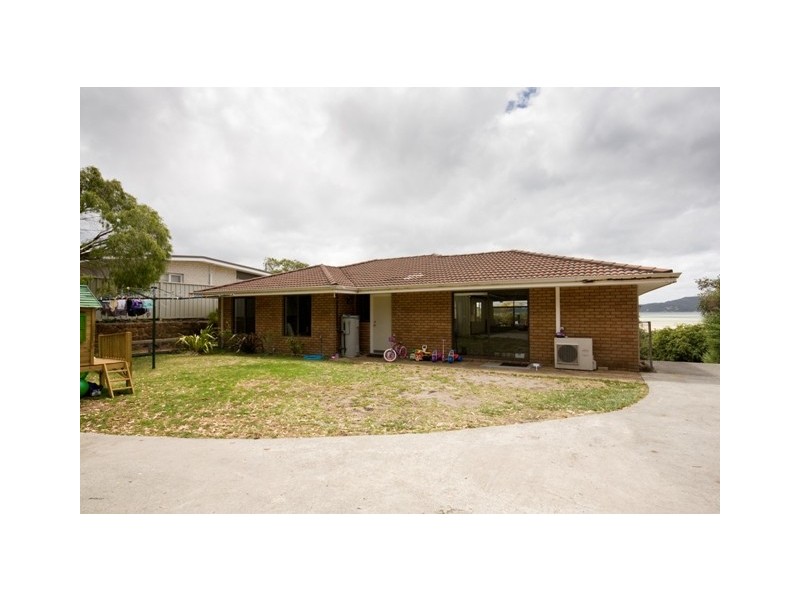 100 Bayview Drive, Little Grove WA 6330