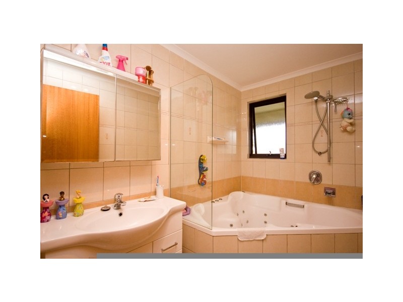 27 Sherwood Drive, Mckail WA 6330