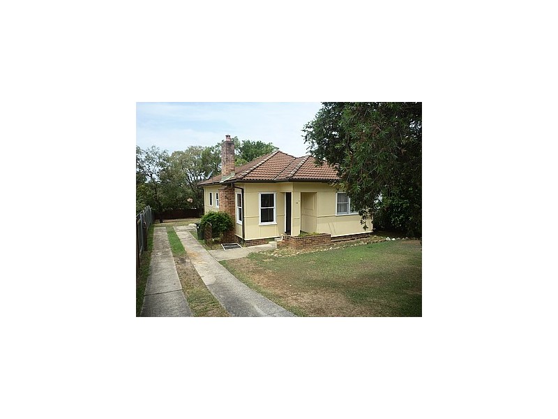 15 MOONA ROAD, Kirrawee NSW 2232