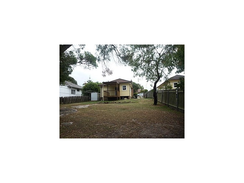 15 MOONA ROAD, Kirrawee NSW 2232