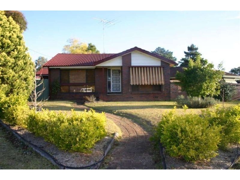 2 Byron Ave, Wallacia NSW 2745