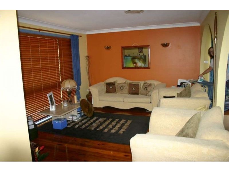 2 Byron Ave, Wallacia NSW 2745