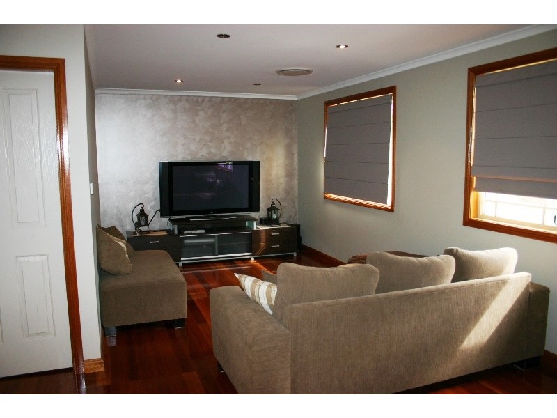 2  Glenmore Place, South Penrith NSW 2750