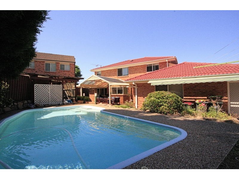 15 Strathalbyn Drive, Oatlands NSW 2117