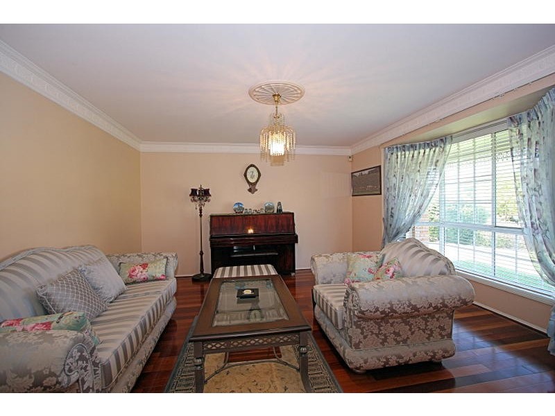 15 Strathalbyn Drive, Oatlands NSW 2117