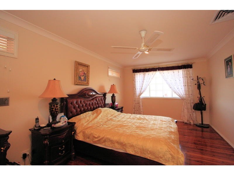 15 Strathalbyn Drive, Oatlands NSW 2117