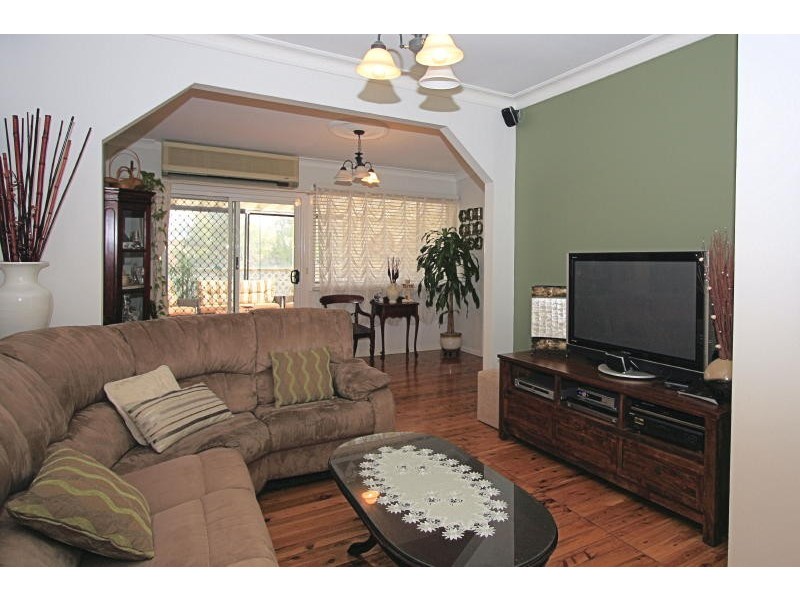 8 Brelogail Street, Northmead NSW 2152