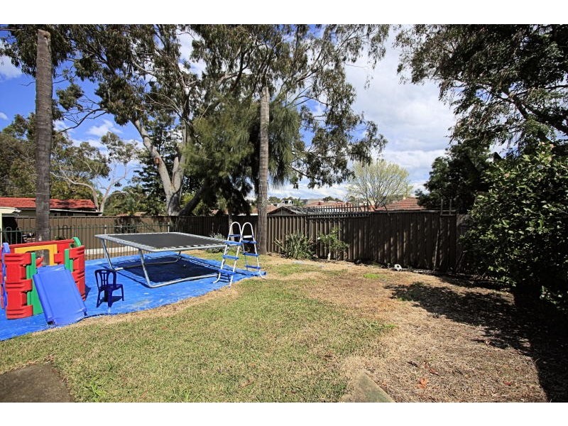 8 Brelogail Street, Northmead NSW 2152