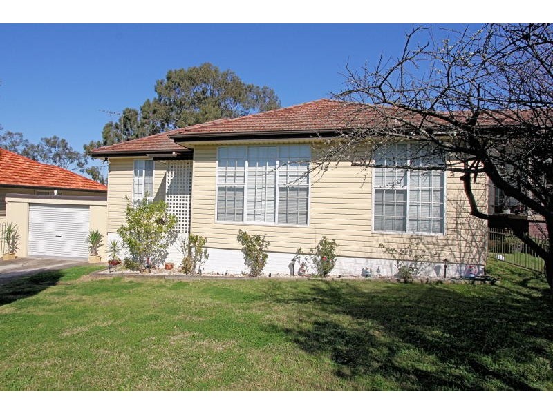 8 Brelogail Street, Northmead NSW 2152