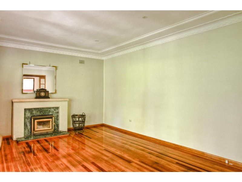 12 Whitehaven Road, Northmead NSW 2152