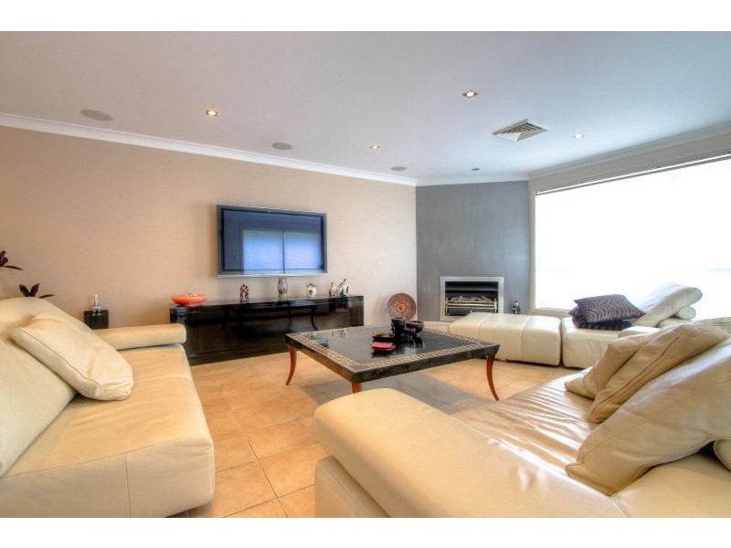 3 Hunterford Cres, Oatlands NSW 2117