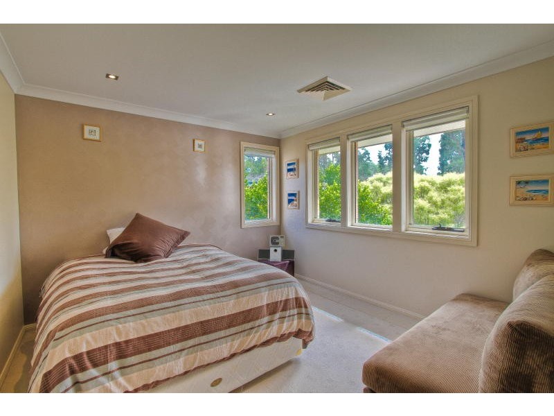 3 Hunterford Cres, Oatlands NSW 2117