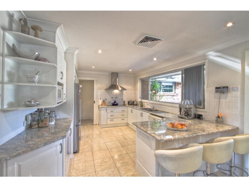 15 Burton Ave, Northmead NSW 2152